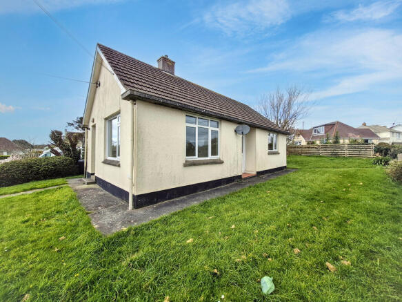 2 bed property, in Turnpike, £250,000