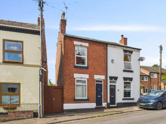 2 bed property, in Beck Street, £180,000