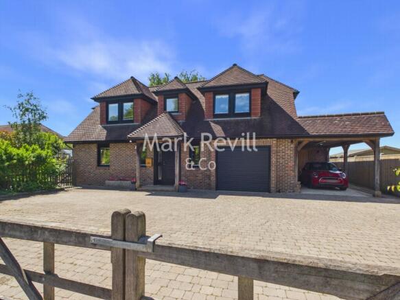 4 bed property, in Treemans Road, £950,000