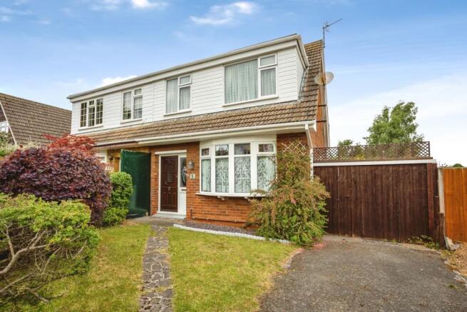 3 bed property, in Conway Drive, £230,000
