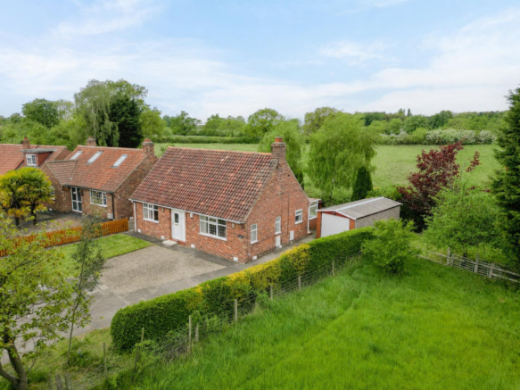 2 bed property, in Brandon Grove, £350,000