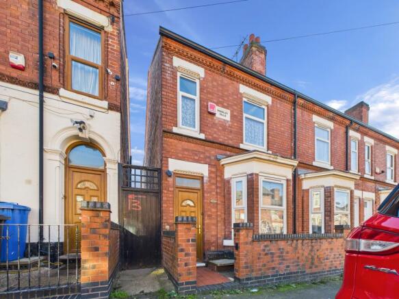 3 bed property, in Molineux Street, £190,000