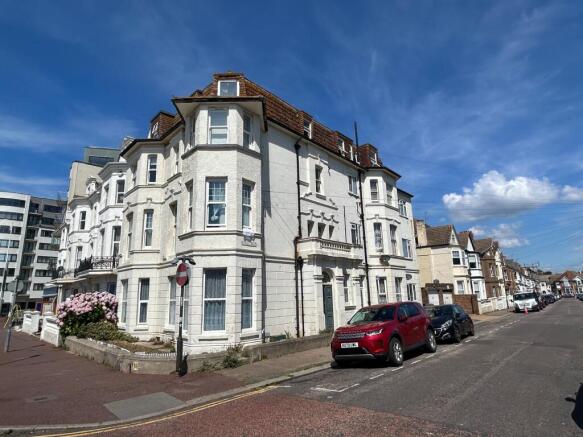 1 bed property, in Marina, £170,000