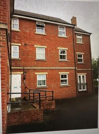 2 bed property, in Flat 1, £140,000