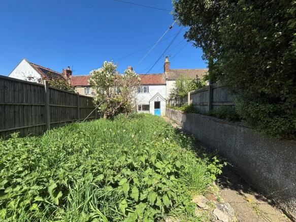 2 bed property, in Reeds Row, £245,000