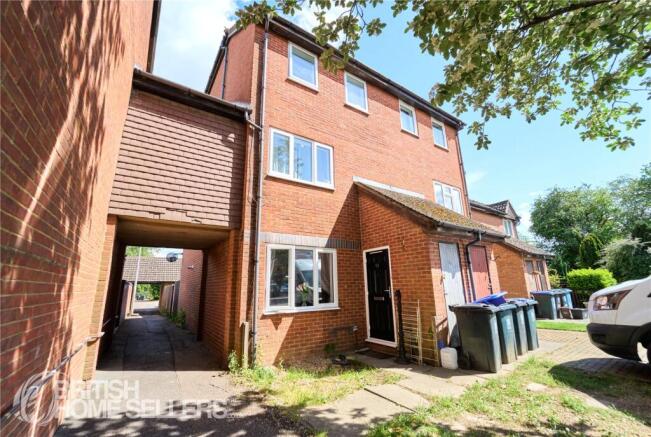 1 bed property, in Wolstan Close, £240,000