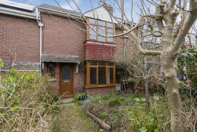 3 bed property, in Hillbrook Road, £395,000