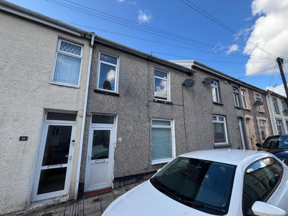 4 bed property, in Francis Street, £130,000