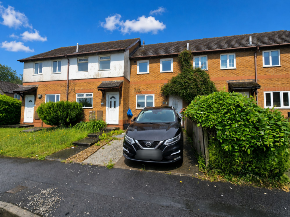 2 bed property, in St. Michaels Way, £165,000