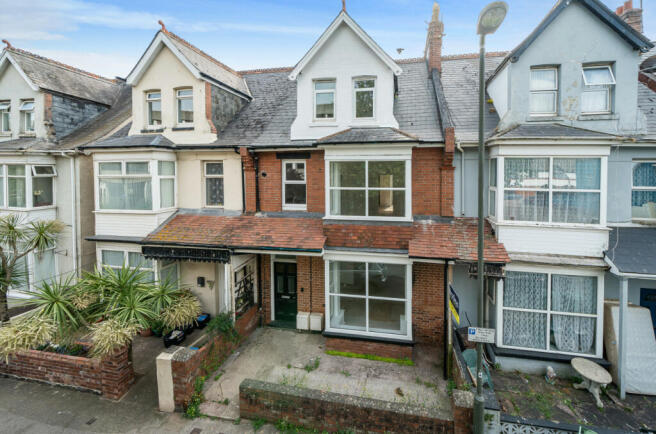 5 bed property, in Garfield Road, £290,000