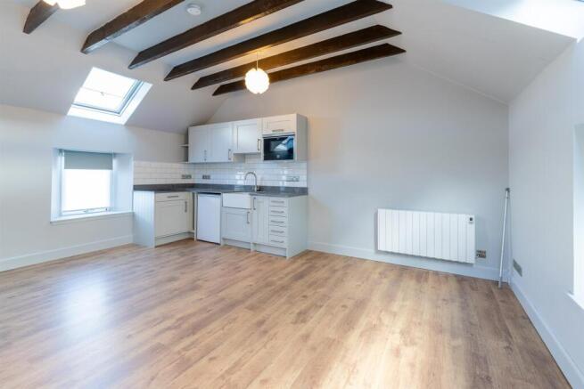1 bed property, in Low Street, £130,000