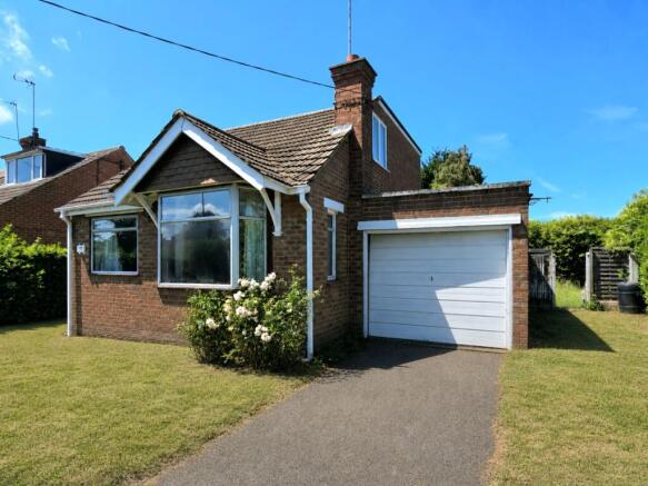 3 bed property, in Northampton Lane South, £265,000