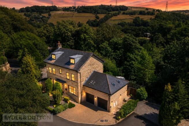 5 bed property, in Stanningden Rise, £950,000