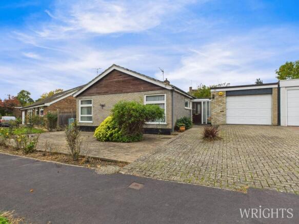 4 bed property, in The Ryde, £650,000