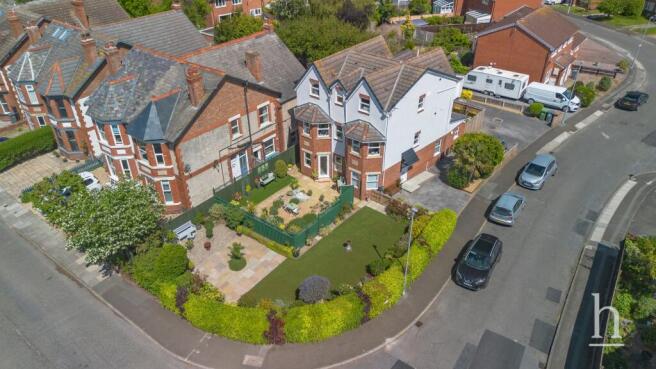 3 bed property, in Madeley Drive, £450,000