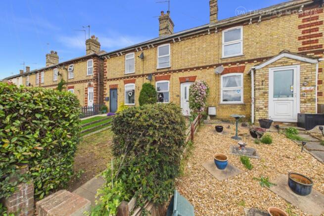2 bed property, in Upwood Road, £160,000