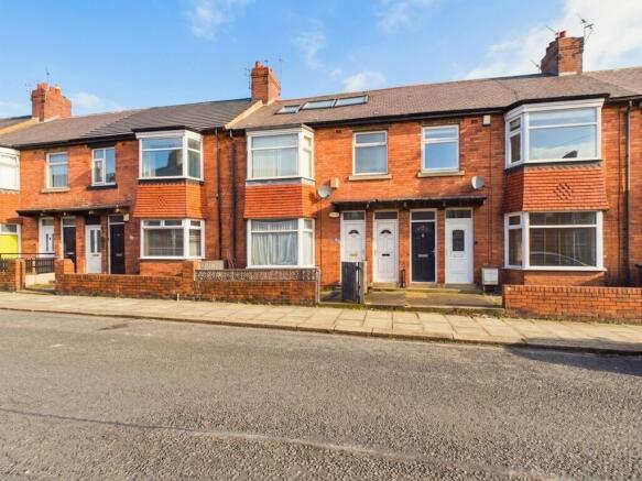 2 bed property, in Biddlestone Road, £120,000