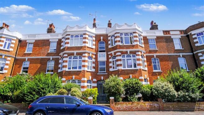 2 bed property, in Castelnau Gardens, £470,000