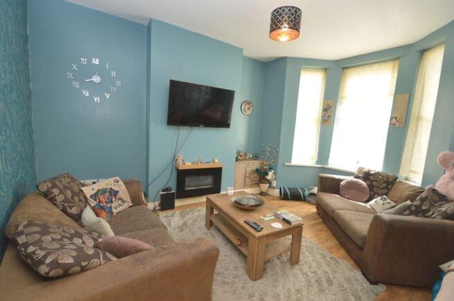 3 bed property, in Highfield Road, £199,000