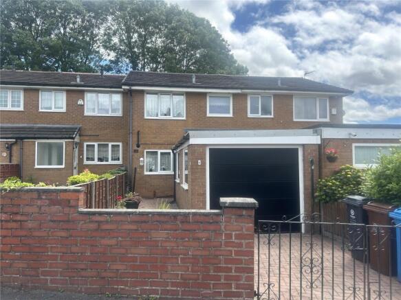 3 bed property, in Top O Th Green, £180,000