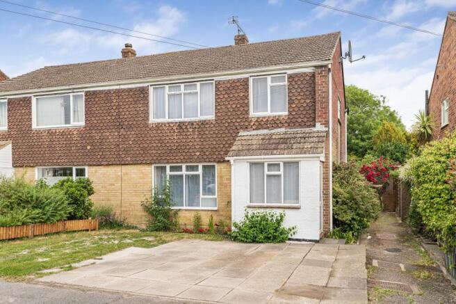 4 bed property, in Manor Road, £395,000