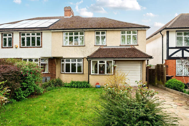 4 bed property, in Chestnut Avenue, £700,000