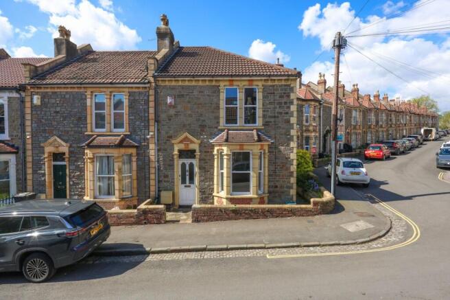 2 bed property, in Rozel Road, £375,000