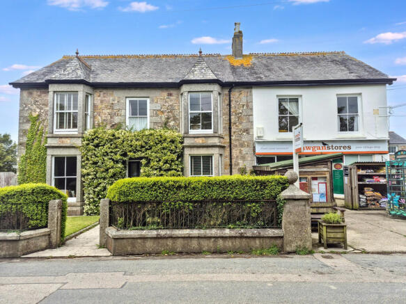 5 bed property, in Mawgan, £800,000