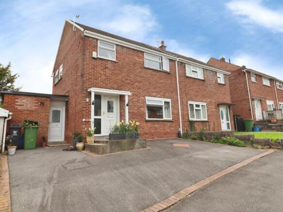 3 bed property, in Uphill Road, £250,000