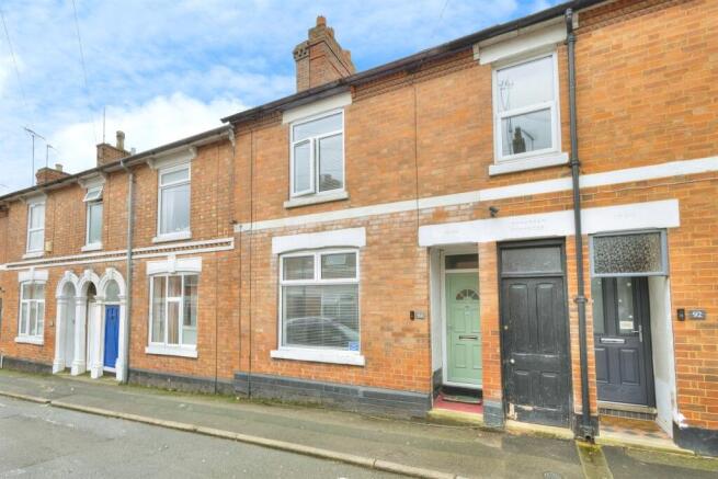 2 bed property, in Princes Street, £190,000