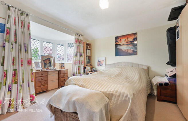 4 bed property, in Pragnell Road, £600,000