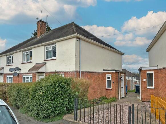 2 bed property, in Lamb Crescent, £137,500