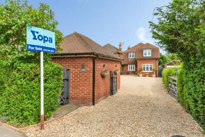4 bed property, in Beacon Hill Road, £450,000