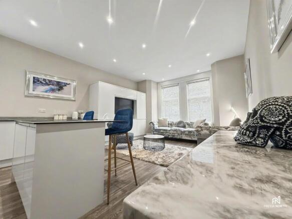 1 bed property, in Westwood Court, £100,000
