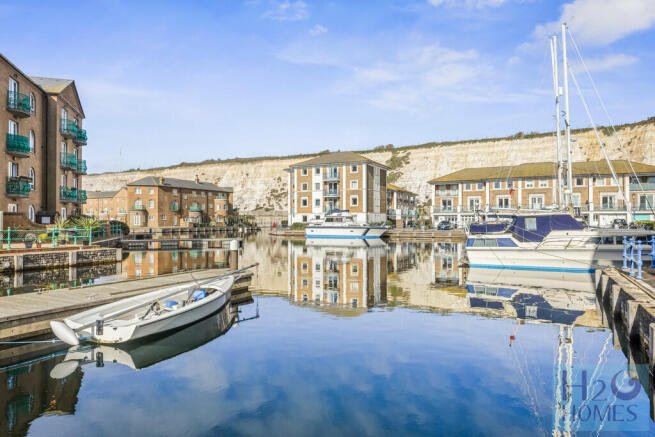 2 bed property, in Collingwood Court, £315,000