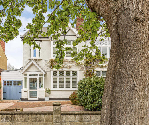 4 bed property, in Cranleigh Road, £1,395,000