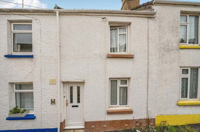 2 bed property, in Perrimans Row, £185,000