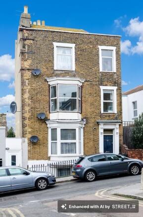 1 bed property, in Dane Hill, £200,000