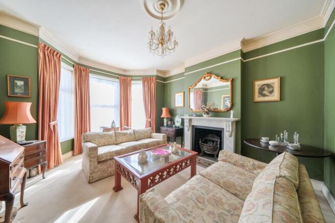 3 bed property, in Limes Road, £450,000
