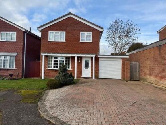 3 bed property, in The Hawthorns, £315,000