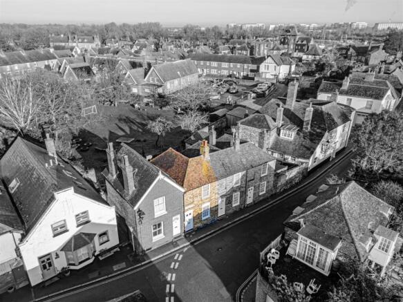 2 bed property, in Church Street, £250,000