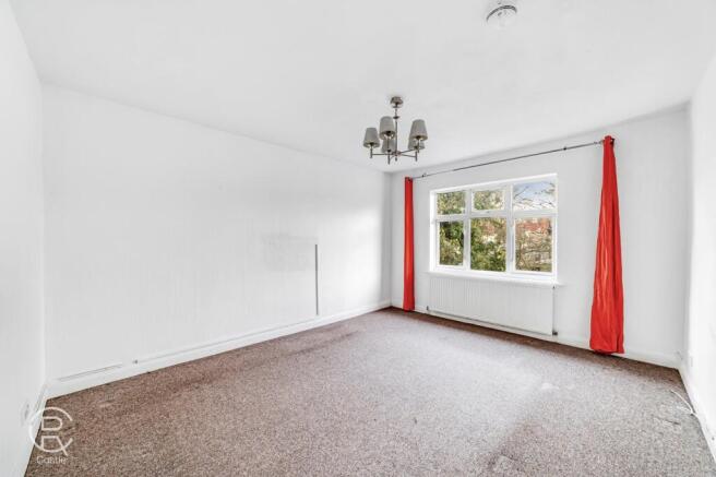 2 bed property, in Gifford Gardens, £335,000