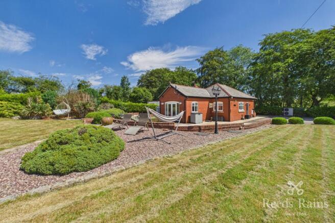 3 bed property, in Park View, £525,000