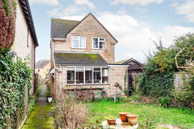 3 bed property, in Hospital Road, £400,000