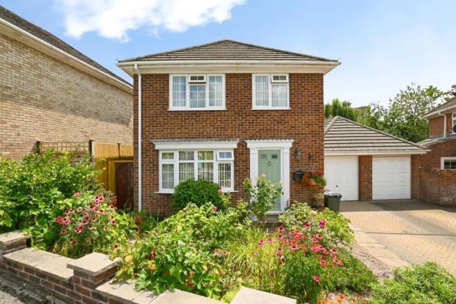 3 bed property, in Poplar Way, £525,000