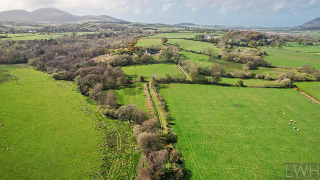 4 bed property, in Tyddyn Farm, £575,000