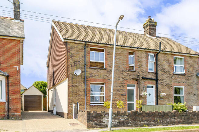 3 bed property, in South Street, £440,000