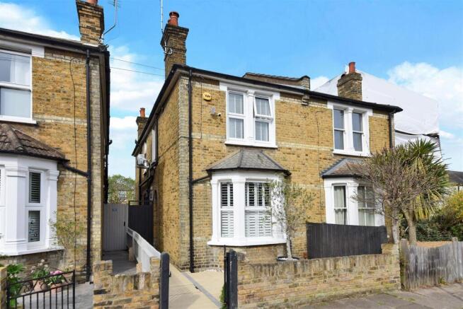 3 bed property, in Balmoral Road, £850,000
