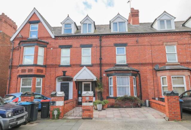 6 bed property, in Halkyn Road, £500,000