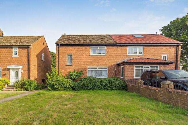 3 bed property, in Weston View, £80,000